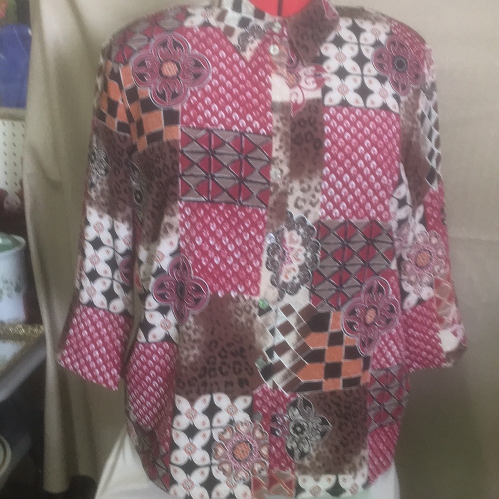 Unique Multi Color Blouse. - Picture 5 of 5